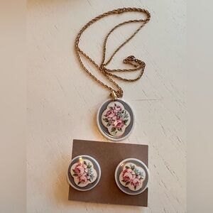 VINTAGE Avon 1988 Classic Gold Rose Ceramic Necklace and Earrings Set